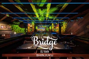 brige_shinjuku_wlogo